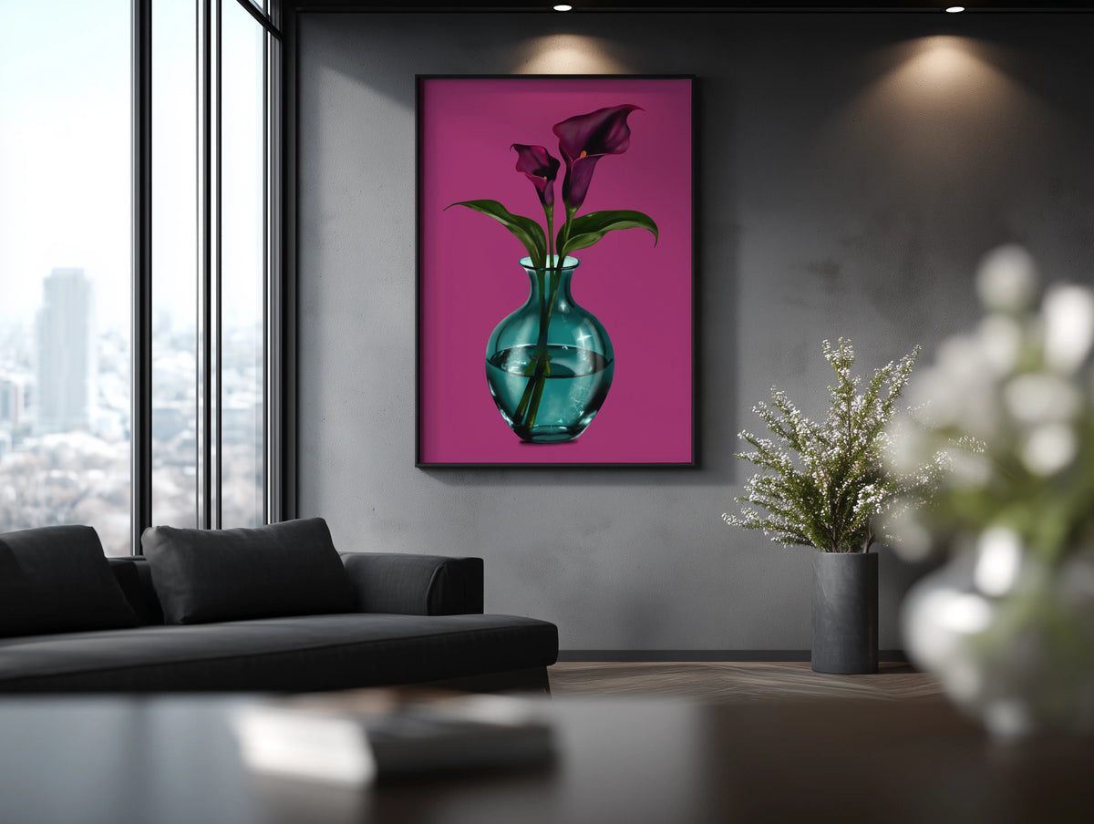 In Bloom von Nia Moody Atelier als farbstarker floraler Kunstdruck in einem modernen Wohnzimmer.