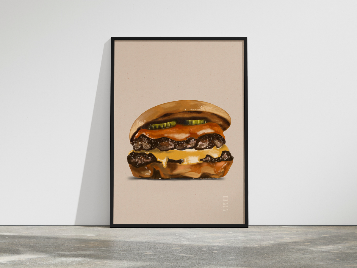 Double Trouble: Üppig geschichteter Burger mit glänzender Sauce, geschmolzenem Käse und Pickles vor cremefarbenem Hintergrund – digitale Food-Illustration von Nia Moody Atelier aus Köln.